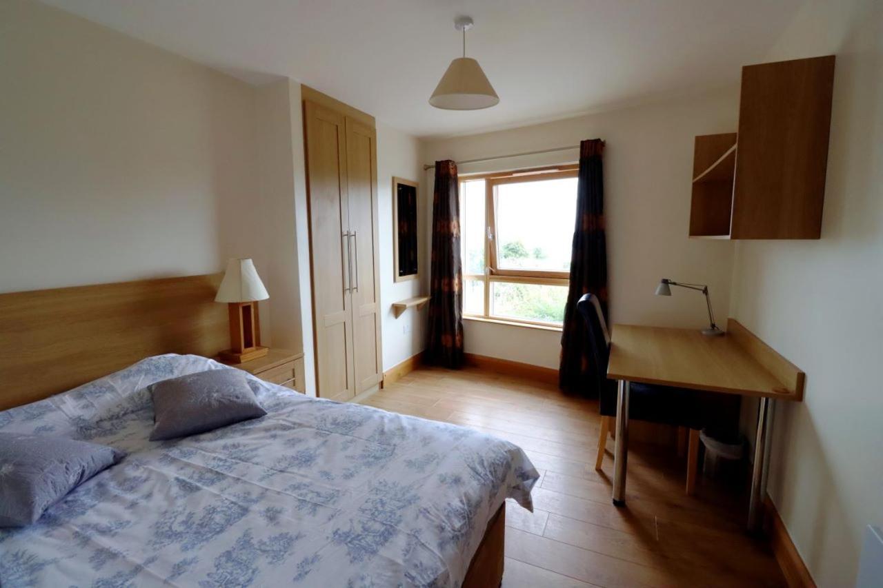 St Angela'S Lakeside Aparthotel Sala Sligo Exterior foto